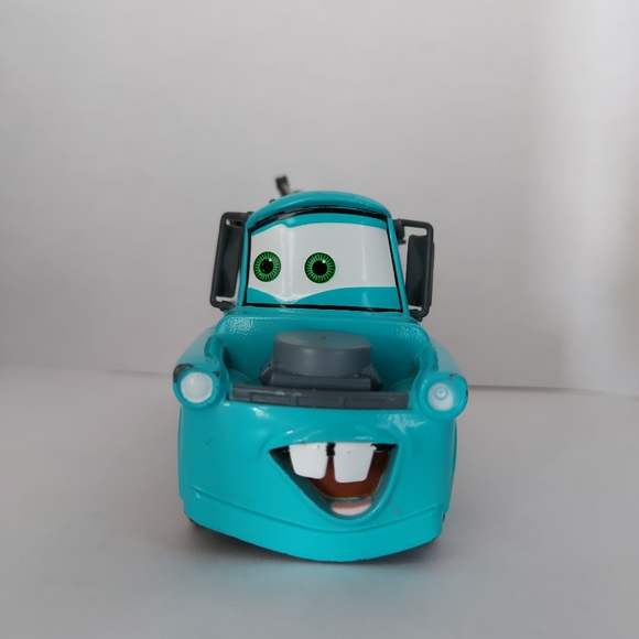 Disney Store CARS CHASER Series MATER In Blue Paint DIE-CAST 1:43 RARE - Picture 4 of 8